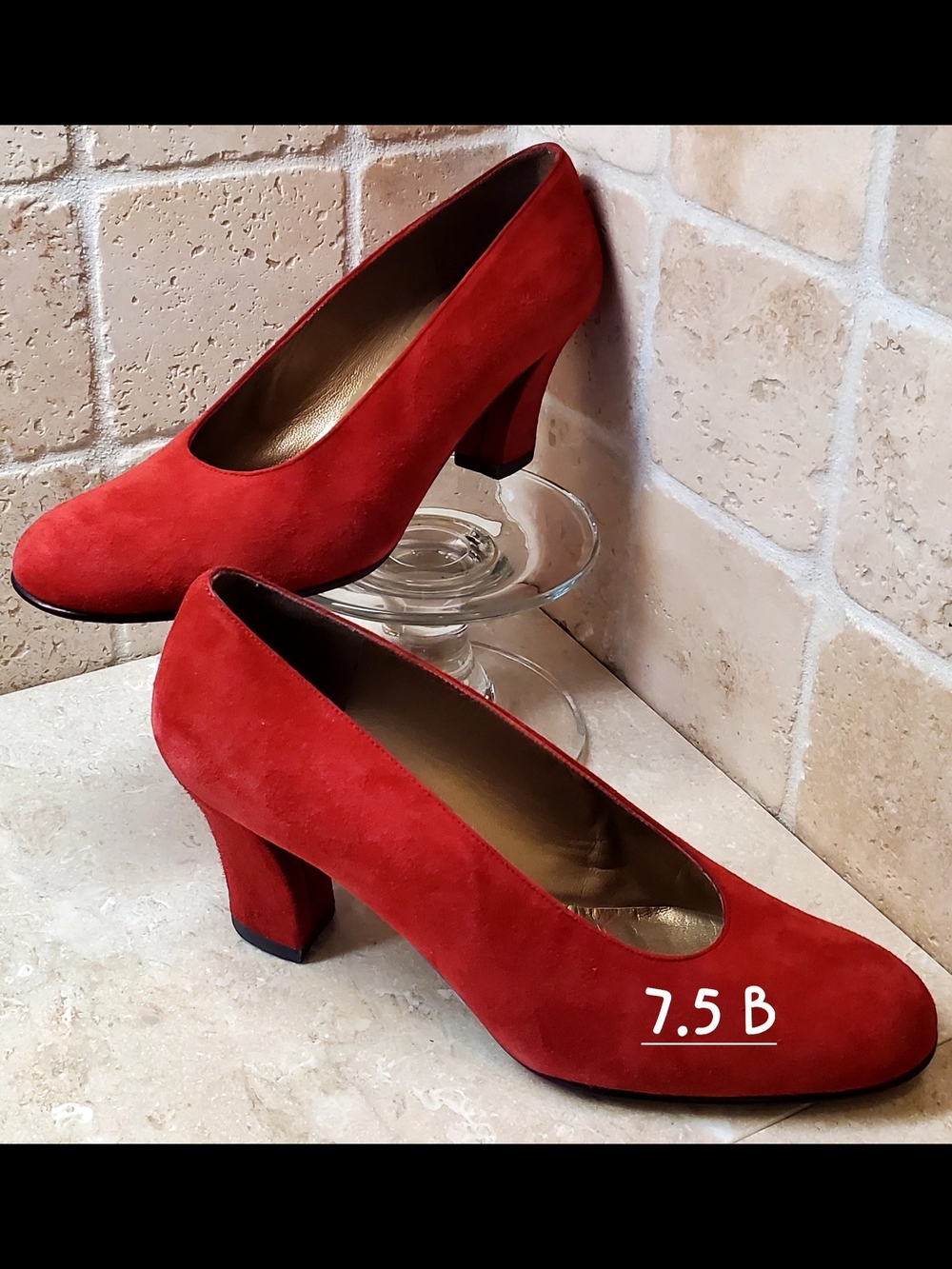 Stuart Weitzman Red Suede Round-Toe 2.5" Mid Heel Pumps Size 7.5 B